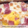 Tostadas con huevos, queso y bacon con freidora de aire