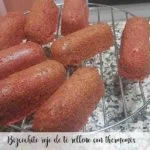 Bizcochito rojo de t&eacute; relleno con thermomix