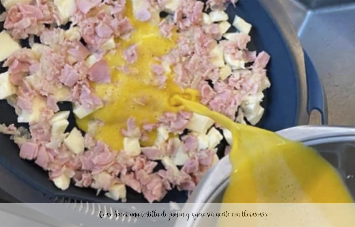 Come fare una frittata prosciutto e formaggio senza olio con Bimby