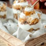 Dessert di mele al forno e mascarpone in un bicchiere con il Bimby